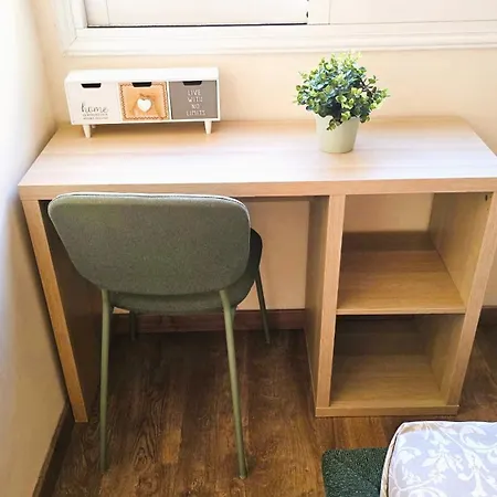 Sunny 2br Getaway Steps From The With Wi-fi Appartamento Larnaca