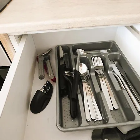 Sunny 2br Getaway Steps From The With Wi-fi * Larnaca