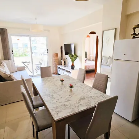 Sunny 2br Getaway Steps From The With Wi-fi Larnaca