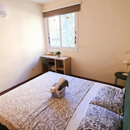 Sunny 2br Getaway Steps From The With Wi-fi * Larnaca