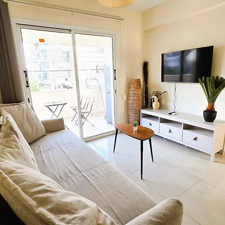 Coastal 2br Haven Walk To The Apartment *