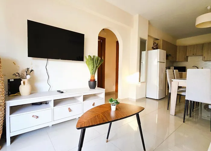 Apartamento Sunny 2br Getaway Steps From The With Wi-fi *
