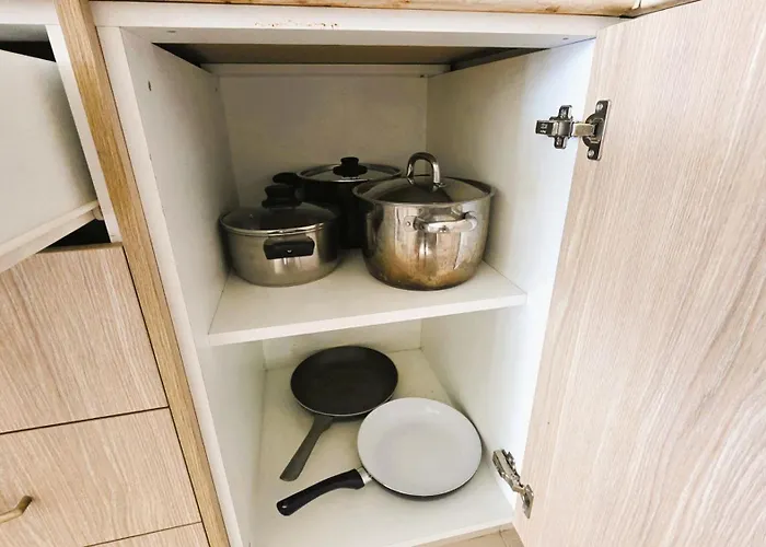 Sunny 2br Getaway Steps From The With Wi-fi Apartamento *